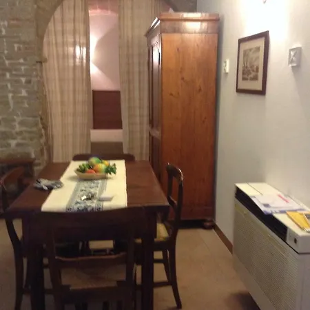 Azzi Mono Appartement *