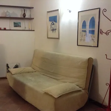 Azzi Mono Appartement *
